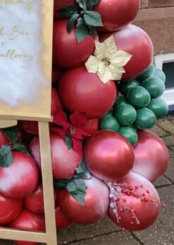 Luxe Christmas Balloon Garland With Personalised Easel Hire -Halloween Fans Shop christmas balloon garland easel hire 02