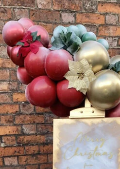 Luxe Christmas Balloon Garland With Personalised Easel Hire -Halloween Fans Shop christmas balloon garland easel hire 03