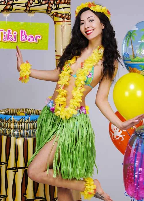 Womens Short Green Hula Grass Skirt 5 Womens Short Green Hula Grass Skirt - Image 3